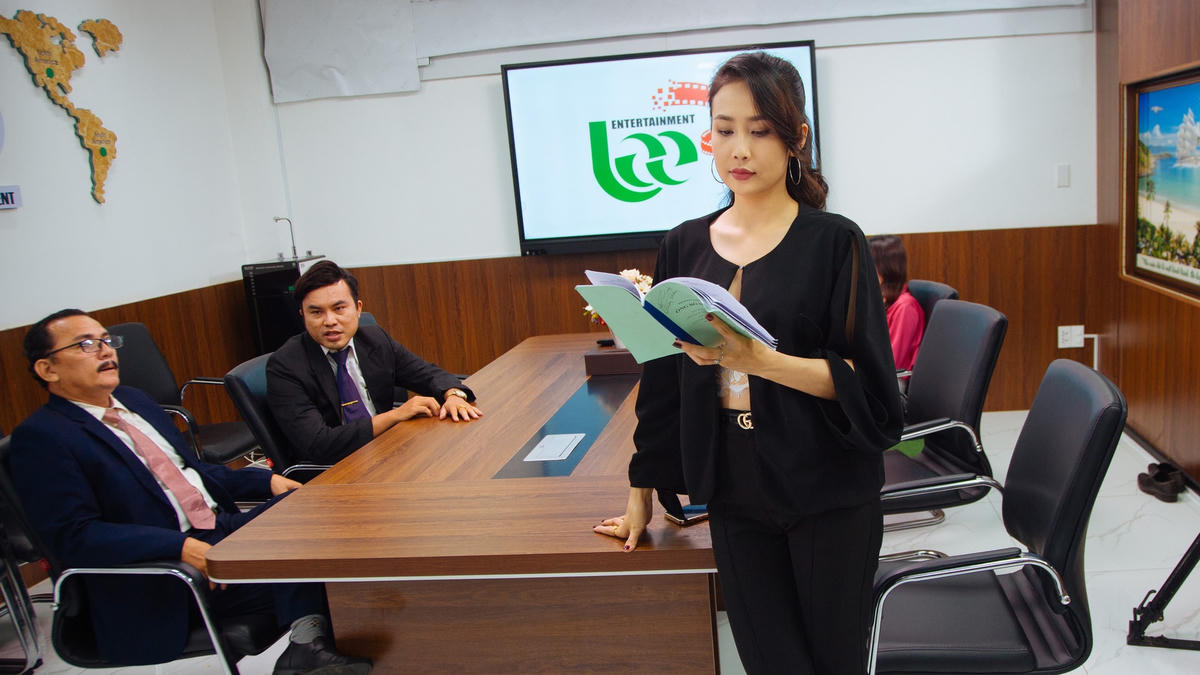 Bộ phim gây chú ý khi khai thác về ngành nghề truyền thông thú vị. 