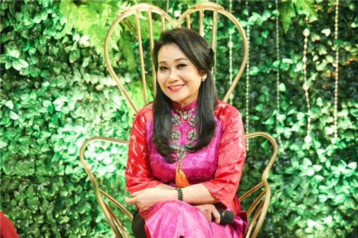 Sinh ra trong gia đình có 4 đời làm nghệ thuật, nghệ sĩ Thanh Hằng sớm chảy dòng máu ca cổ từ nhỏ.
