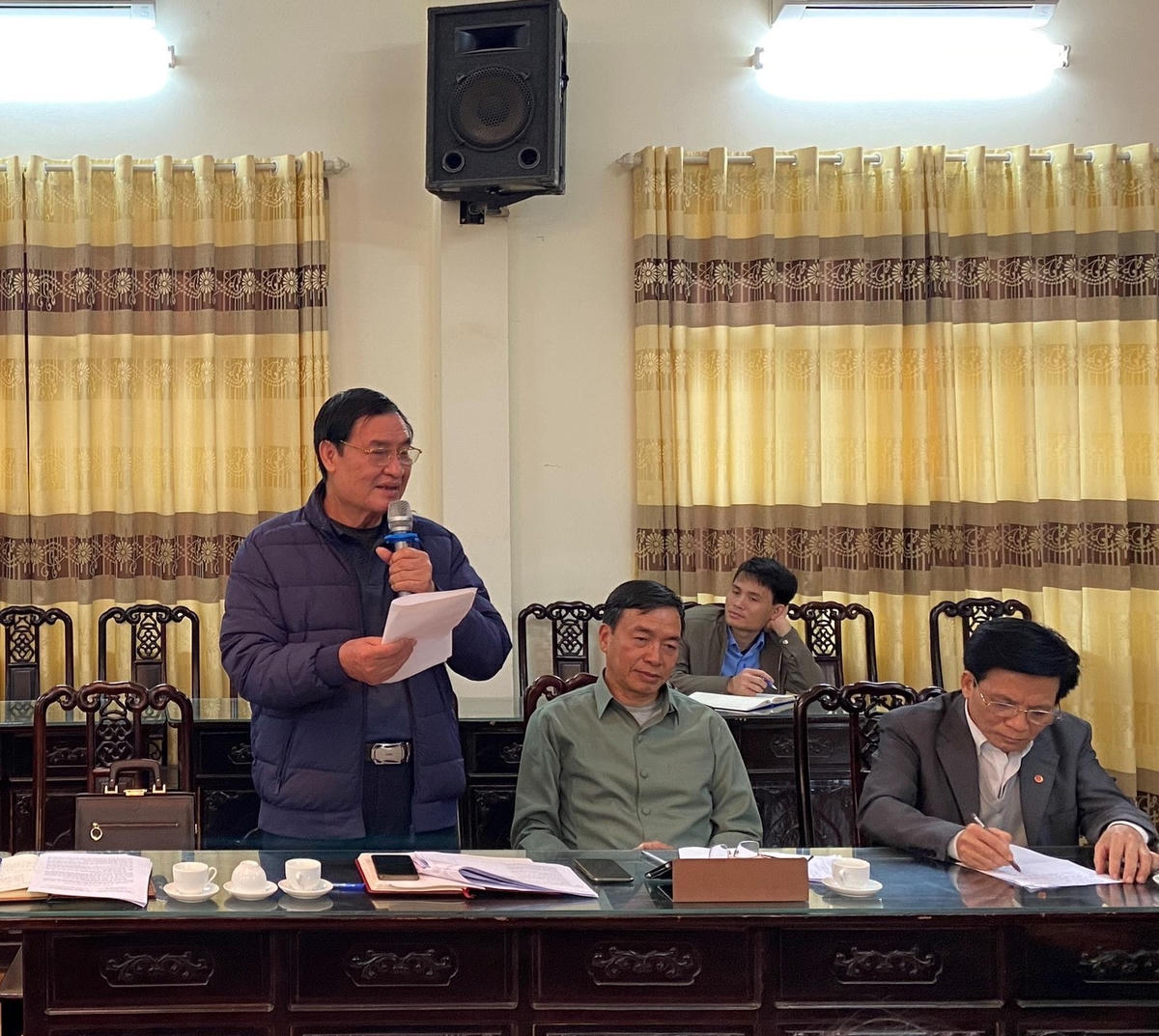Nguyên Viện trưởng Viện Kiểm sát nhân dân tỉnh Nam Định phát biểu góp ý.