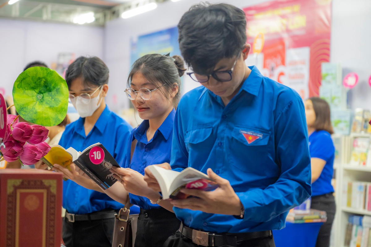 Ngày Sách và Văn hoá đọc Việt Nam lần thứ 2 thu hút nhiều bạn trẻ tham gia.