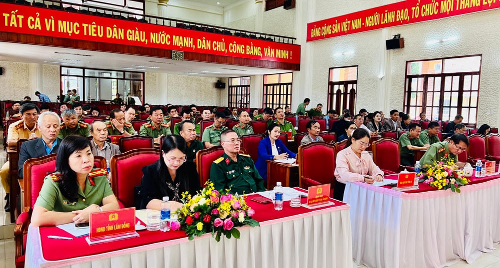 Quang cảnh hội nghị. 