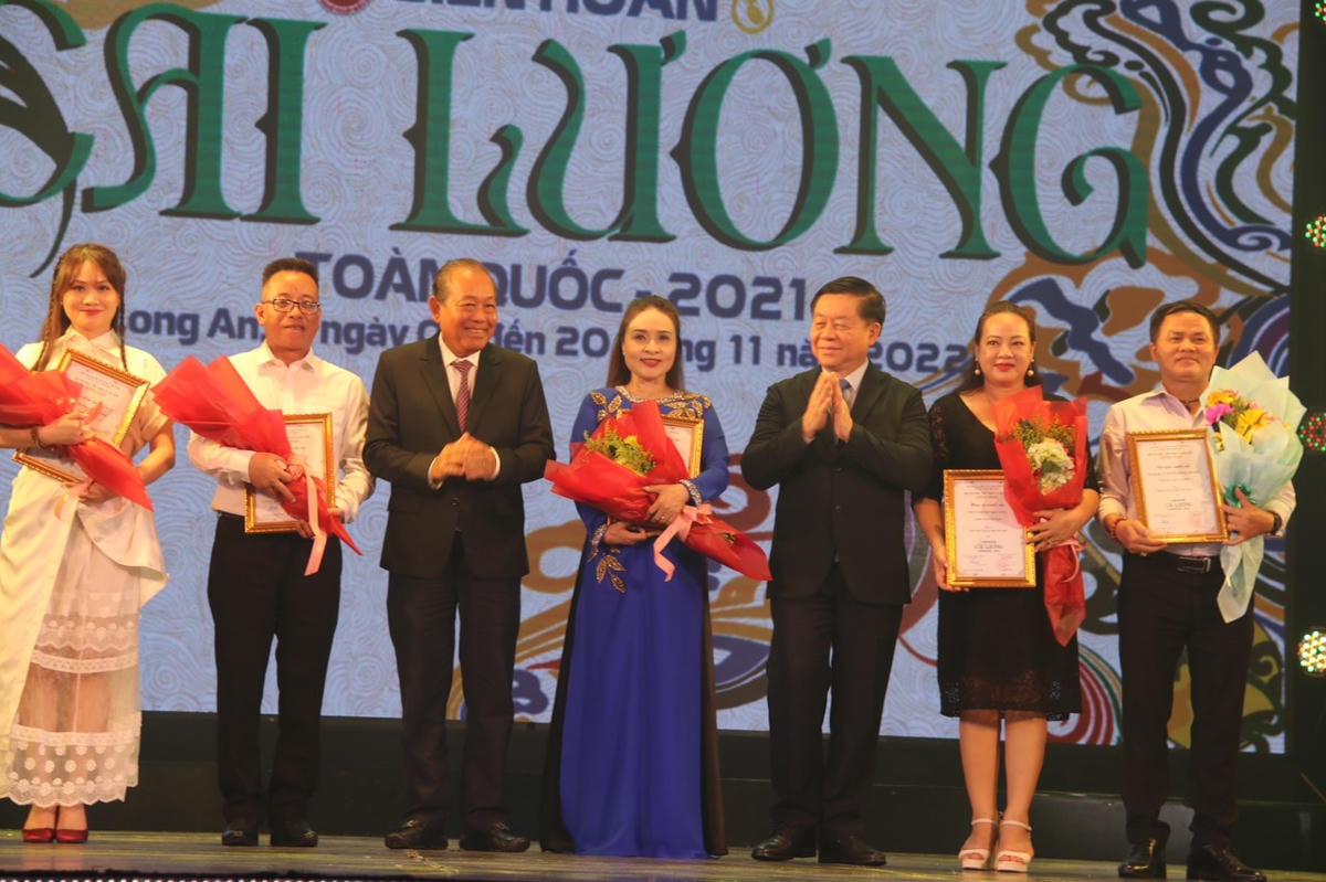 5 vở diễn được trao huy chương Vàng.