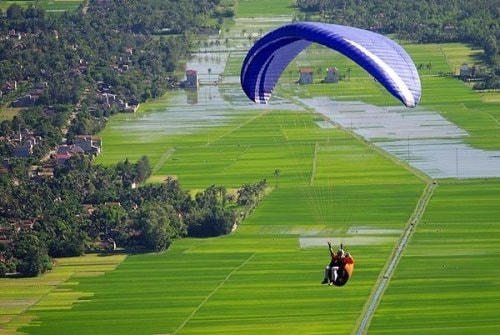 Nhiều người đam mê dù lượn lựa chon Núi Linh Trường là điểm cất cánh trải nghiệm nhiều điều thú vị nơi đây.