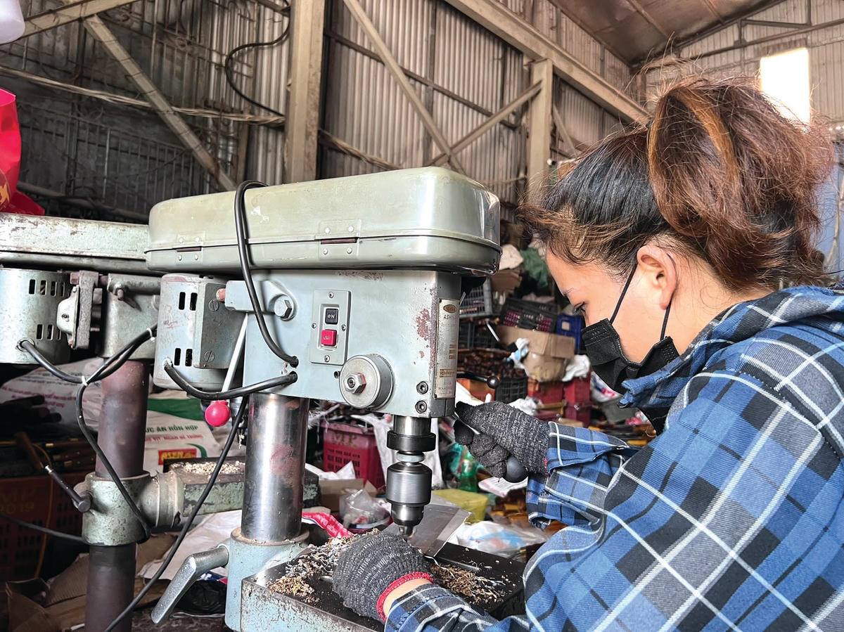 Gia công hoàn thiện sản phẩm.  