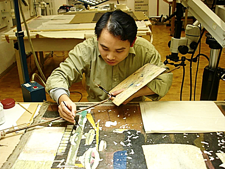 Bảo quản tranh.