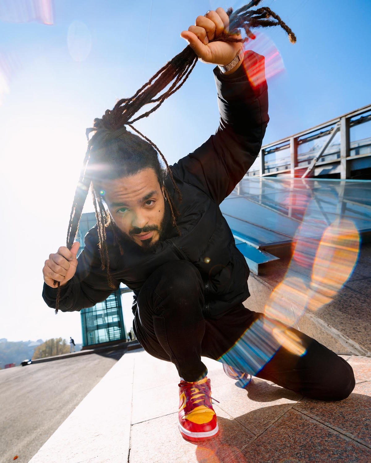 Alex The Cage cực chất với kiểu tóc dreadlock.