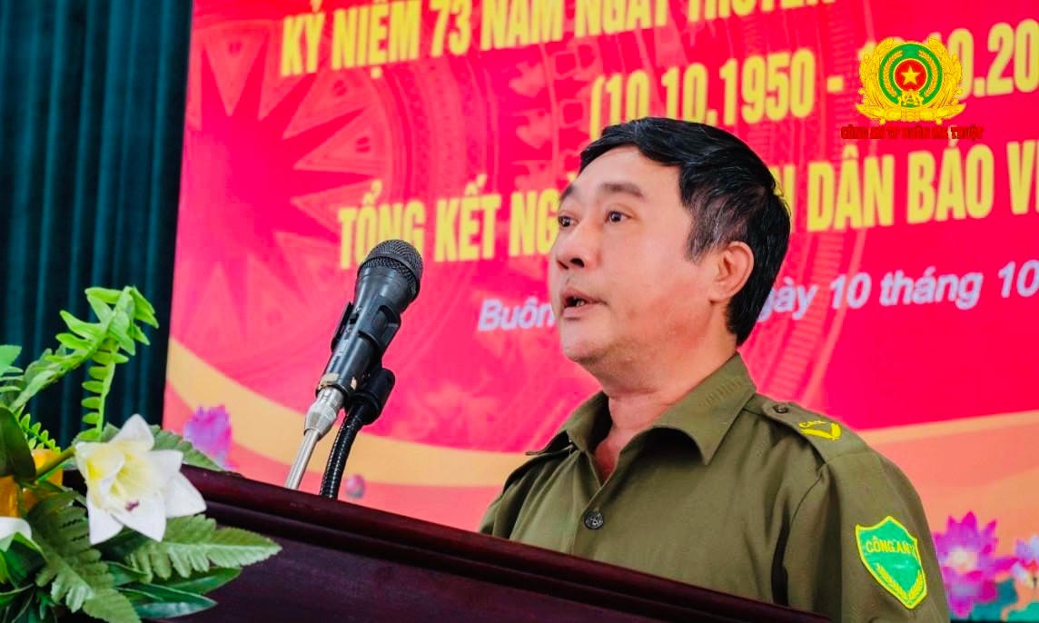 Đại diện Công an xã phát biểu.