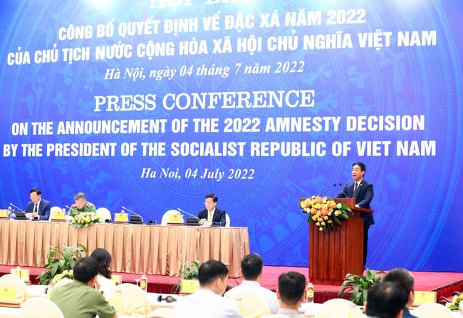 Phó Chủ nhiệm Văn phòng Chủ tịch nước Phạm Thanh Hà công bố Quyết định về đặc xá năm 2022 của Chủ tịch nước.
