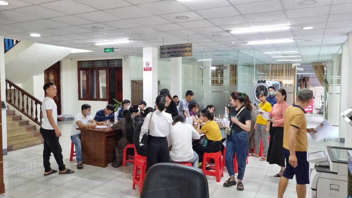 So với năm 2022, hoạt động tiếp nhận hồ sơ giải quyết TTHC thông qua dịch vụ Bưu chính công ích đã thay đổi theo hướng tích cực.