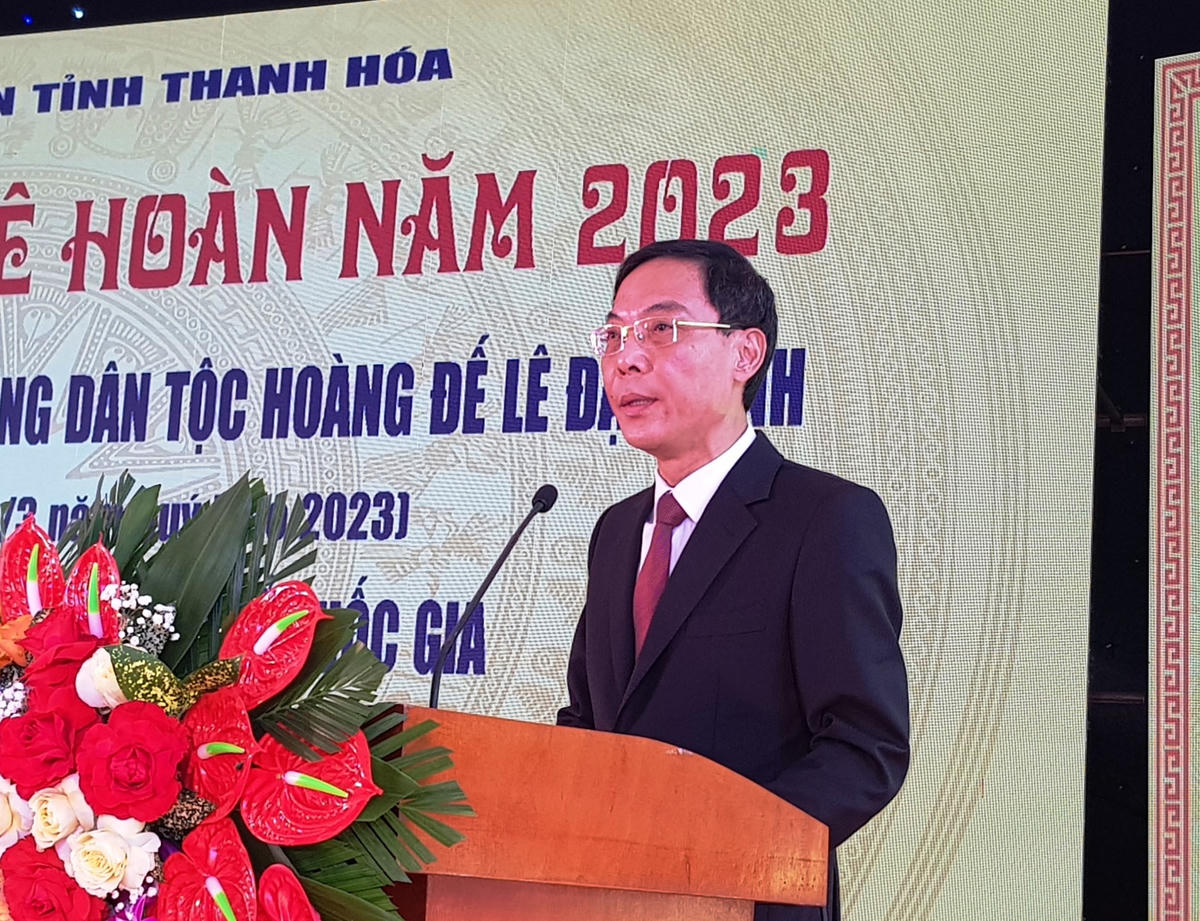 Ông Đầu Thanh Tùng, Phó Chủ tịch UBND tỉnh Thanh Hóa đọc diễn văn khai hội.