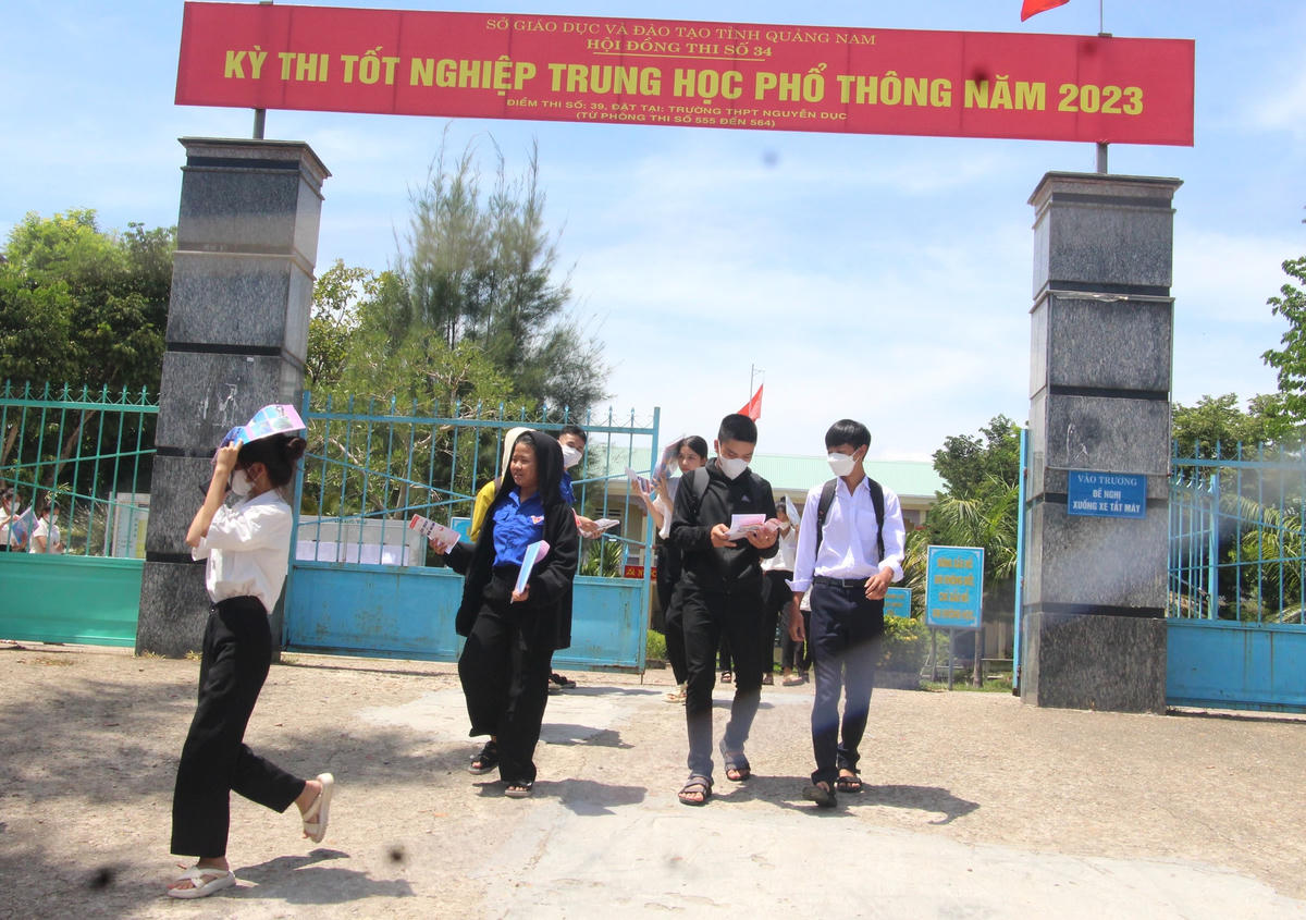 Rất đông thí sinh đã hoàn thành xong các bài thi tổ hợp.