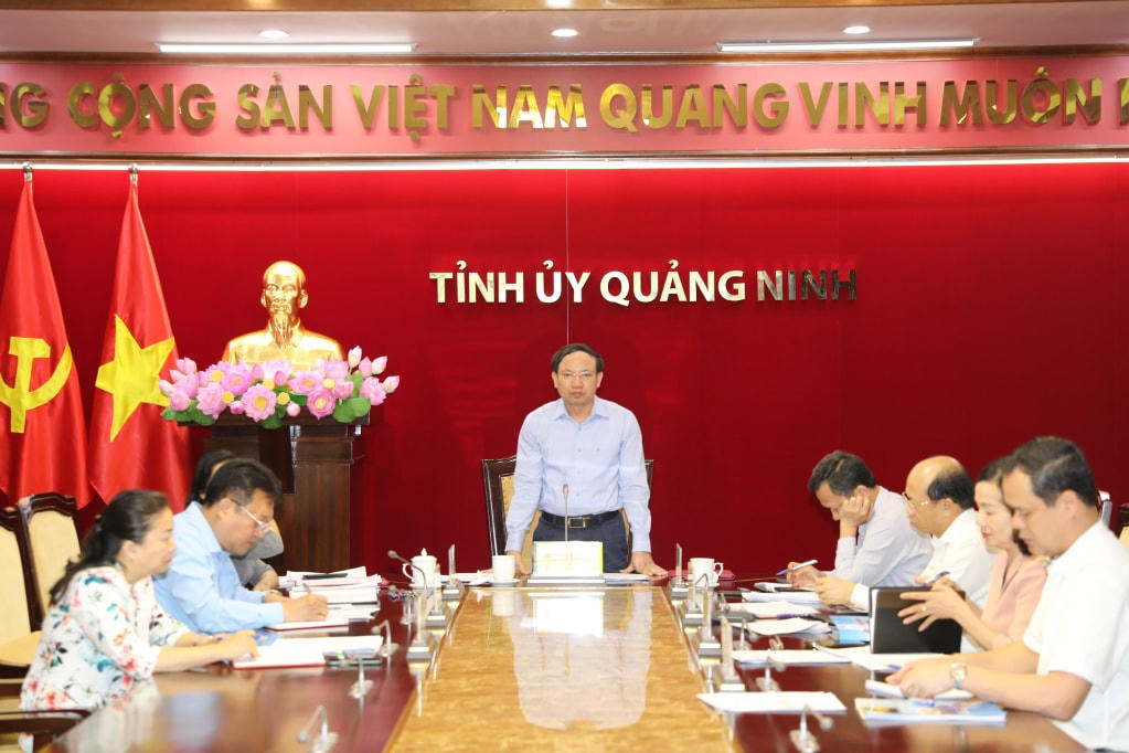Bí thư Tỉnh ủy Quảng Ninh Nguyễn Xuân Ký chủ trì cuộc họp. Ảnh: QMG