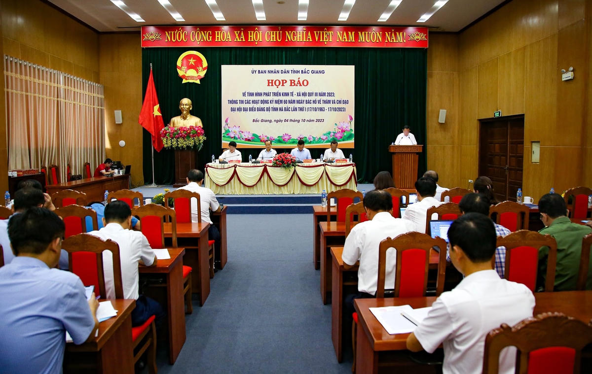 Quang cảnh buổi họp báo.