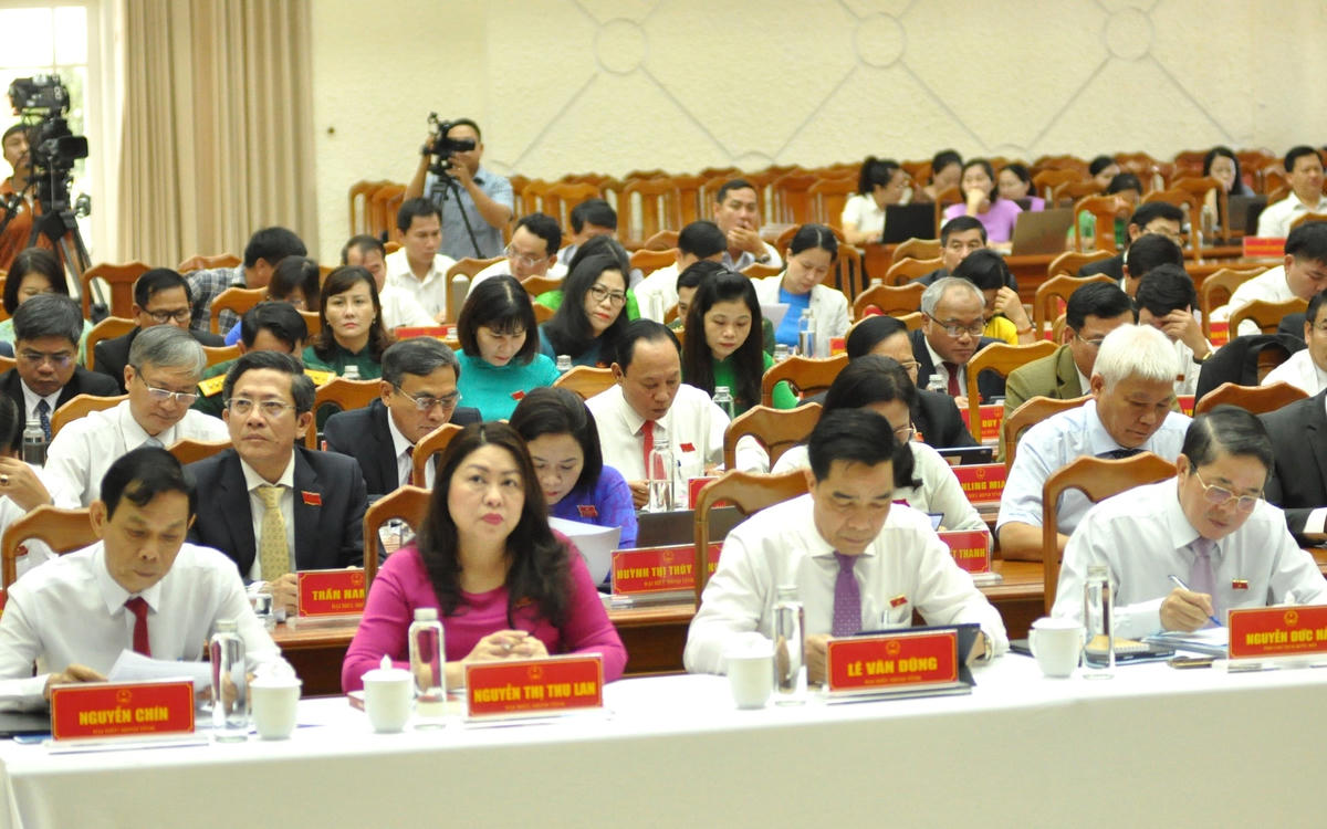 Các đại biểu tham dự kỳ họp thứ 15, HĐND tỉnh Quảng Nam. 