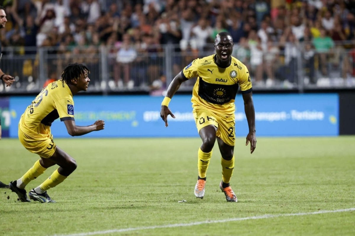 Pau FC có trận hòa như thua trước Saint-Etienne (Ảnh: Getty).
