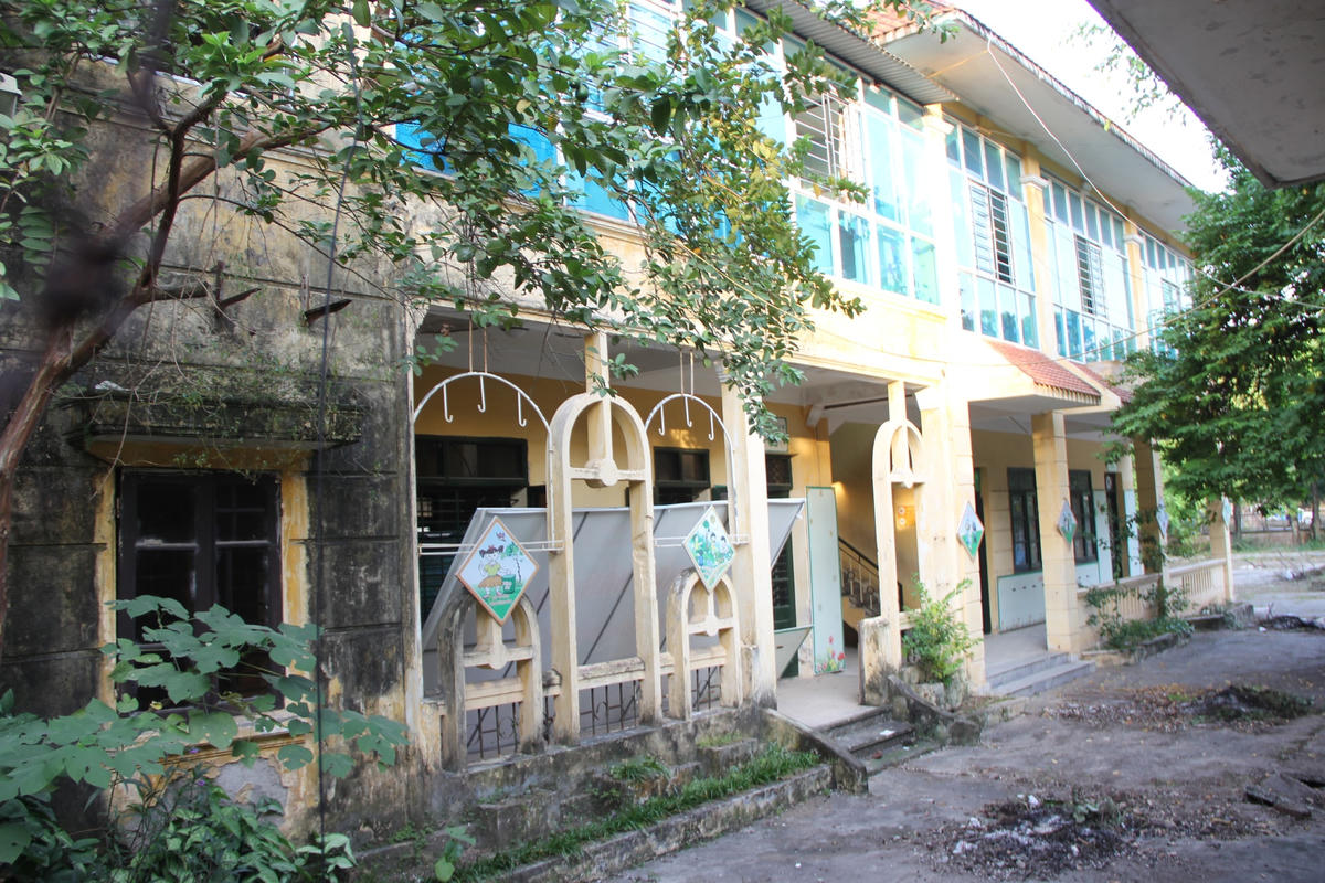 Hà Nội: Trường học bỏ không ở nơi học sinh phải bốc thăm giành suất học