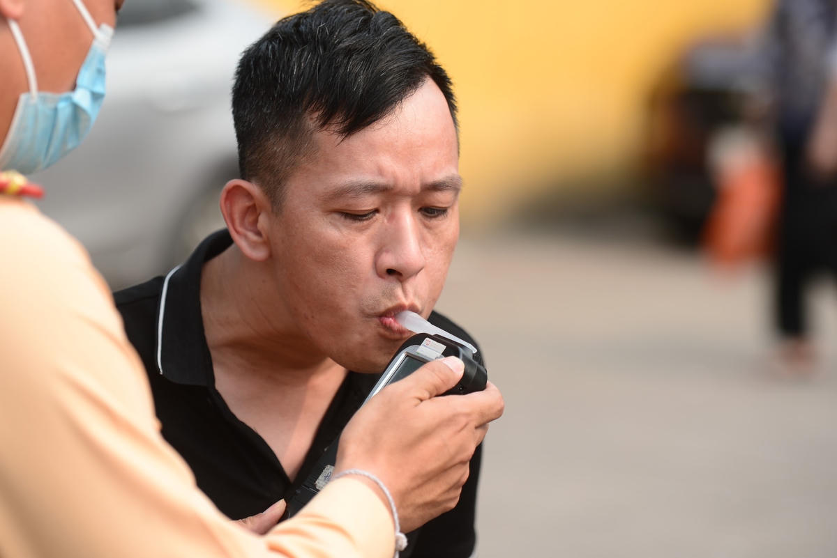 Kết thúc buổi kiểm tra, tổ công tác đã kiểm tra ma túy với hàng chục tài xế điều khiển xe khách nhưng chưa phát hiện vi phạm.