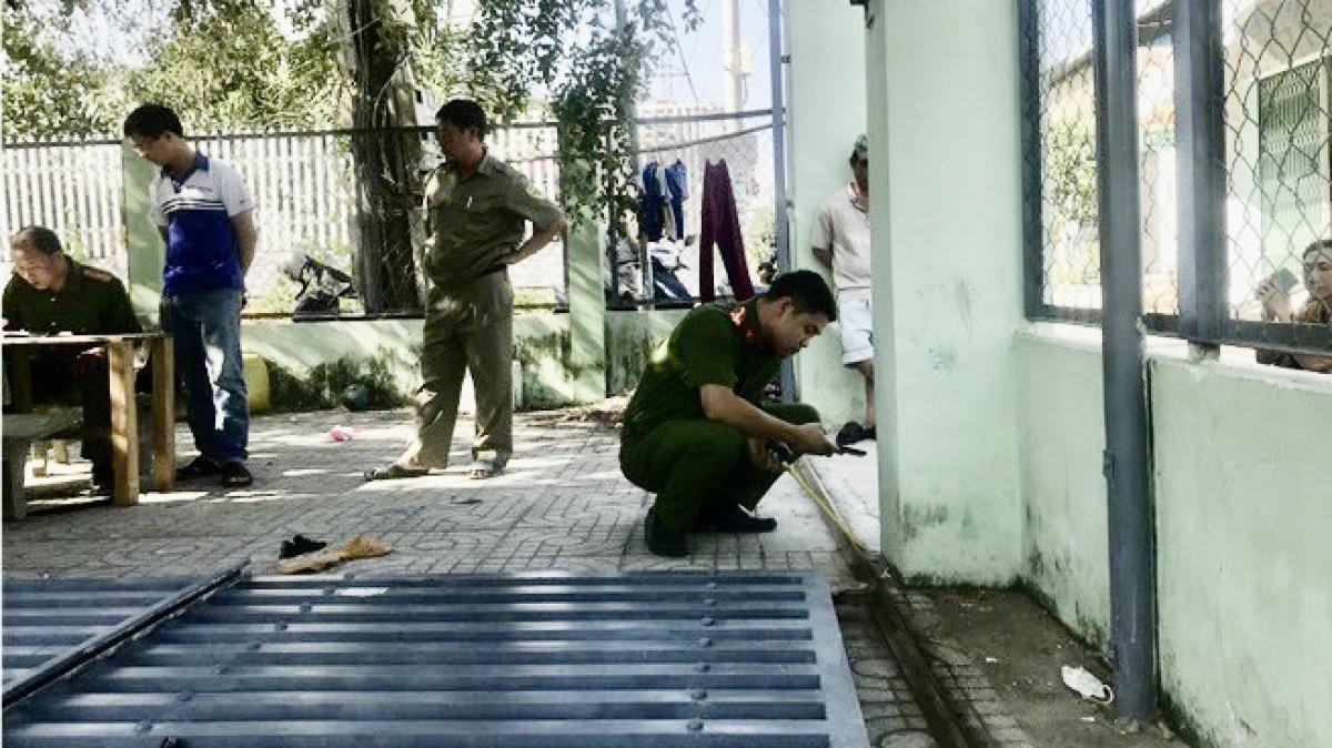 Công an Bà Rịa - Vũng Tàu đang điều tra vụ cháu bé 4 tuổi bị cổng sắt đè tử vong (ảnh: VKS).