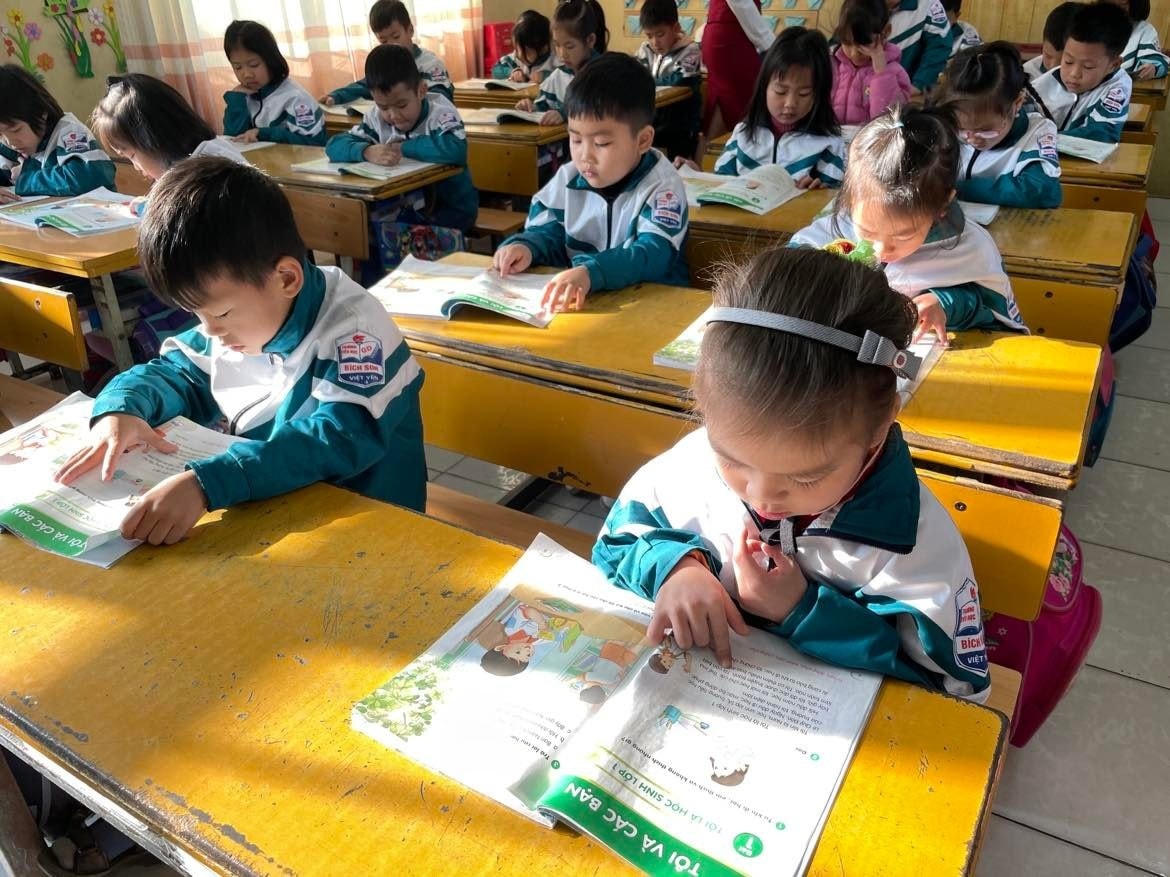 Cần quy định cụ thể về yêu cầu giữ gìn và sử dụng sách nhiều năm bằng việc đưa yêu cầu này vào ngay trang đầu của sách giáo khoa.  