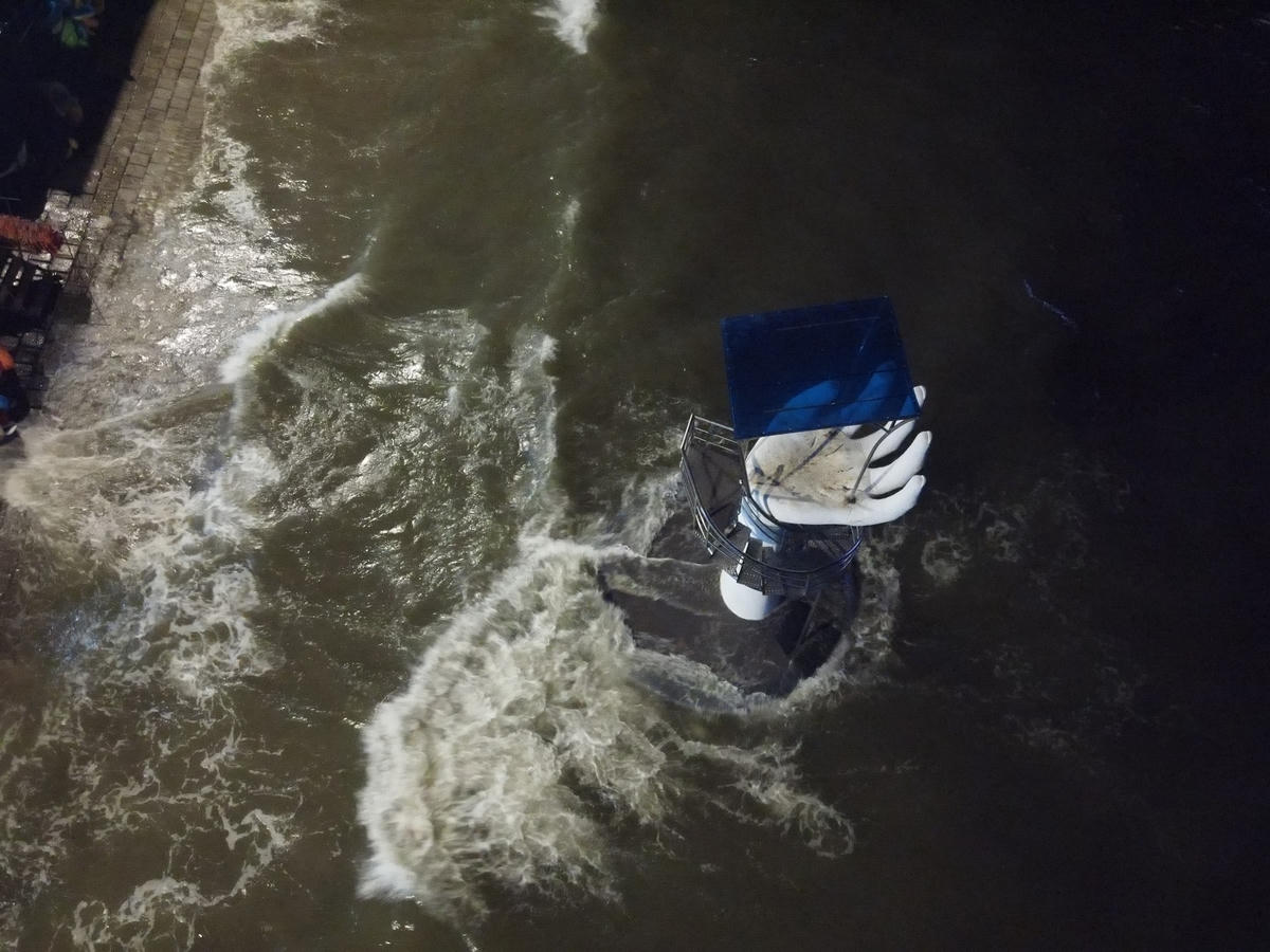 Bàn tay với chức năng làm chòi canh tại bờ biển Hải Tiến từng làm dậy sóng cộng đồng mạng, nay đã hoàn thiện cơ bản.