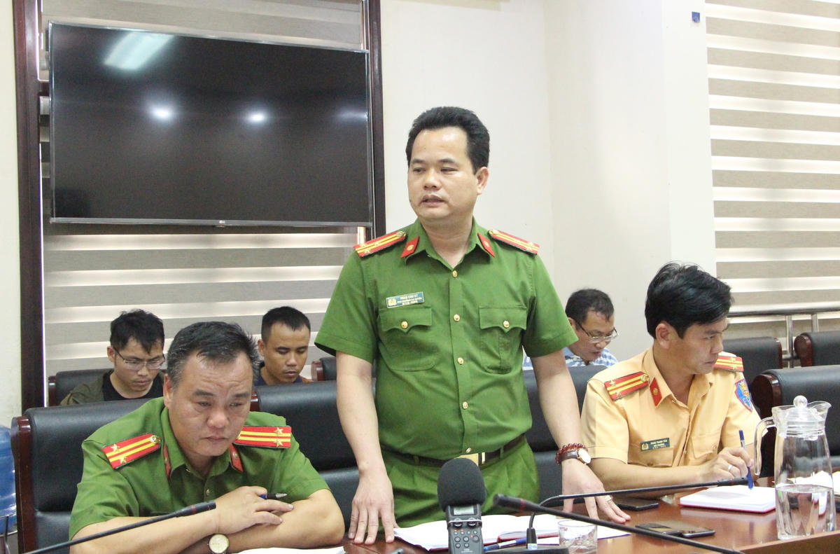 Thượng tá Phan Chu Ký báo cáo sơ bộ về vụ TNGT.
