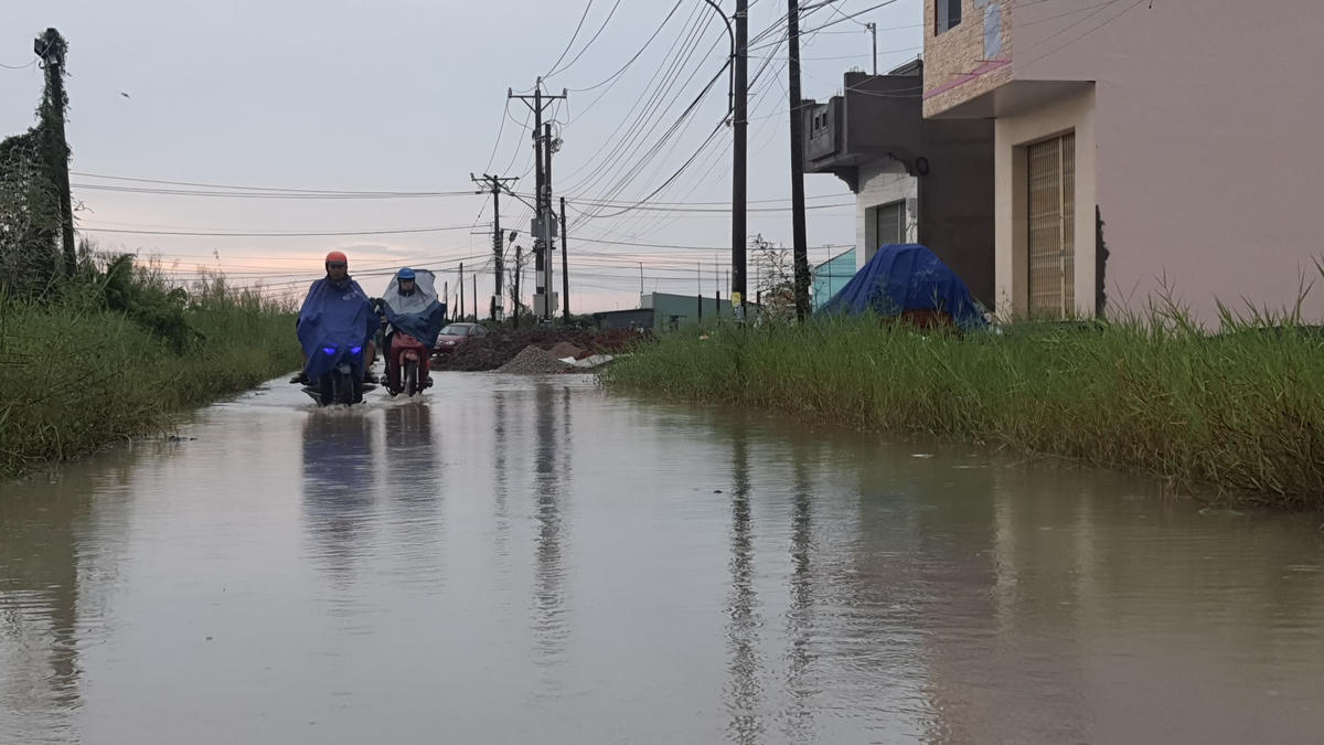 Người dân các khu dân cư ở TP Bạc Liêu khốn khổ vì triều cường