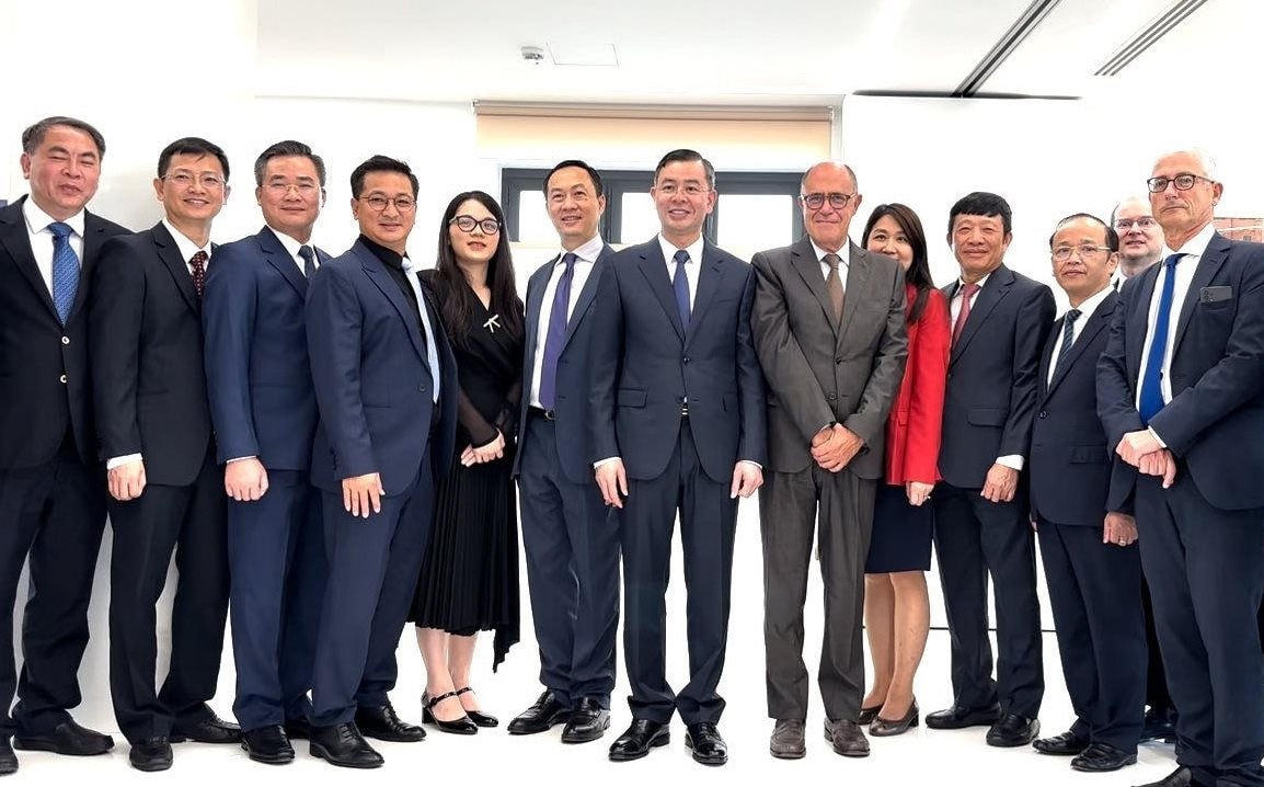 Các đại biểu chụp ảnh lưu niệm. Ảnh CTV