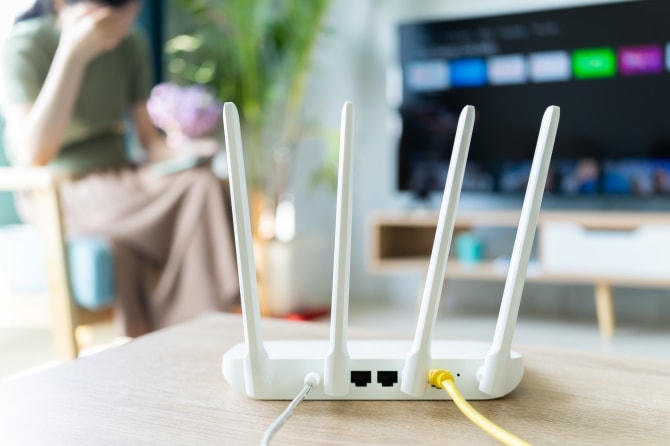 Có 7 vật dụng nên được giữ cách xa bộ định tuyến Wi-Fi. Ảnh: Getty.