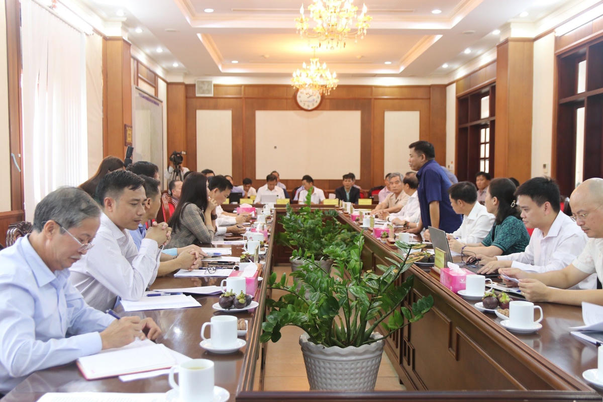 Toàn cảnh buổi làm việc.