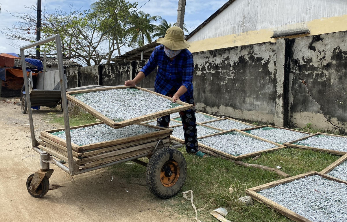 Những vỉ cá được hấp chín thơm ngon.