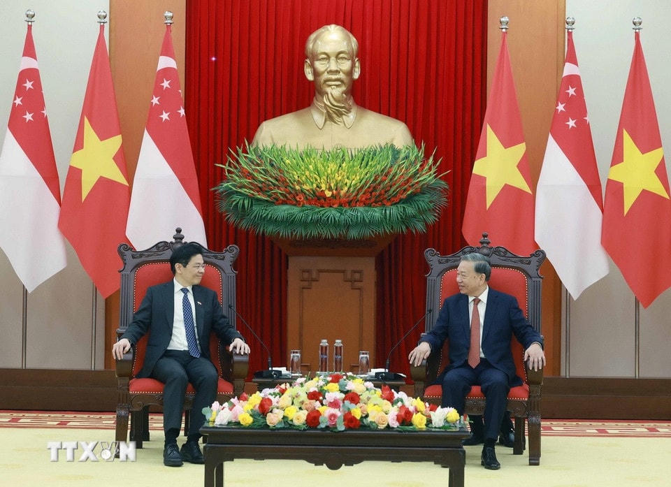 Tổng Bí thư Tô Lâm tiếp Thủ tướng Singapore, Tổng Thư ký Đảng Hành động Nhân dân Singapore (PAP) Lawrence Wong. (Ảnh: Thống Nhất/TTXVN)