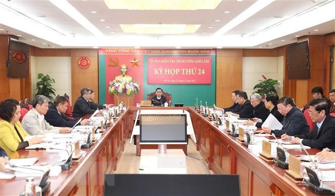 Ông Trần Cẩm Tú, Ủy viên Bộ Chính trị, Bí thư Trung ương Đảng, Chủ nhiệm Ủy ban Kiểm tra Trung ương chủ trì Kỳ họp. Ảnh: Trang thông tin điện tử Ủy ban kiểm tra Trung ương.