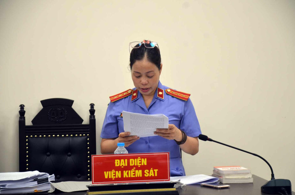 Kiểm sát viên xúc động khi đọc cáo trạng vụ cháy quán karaoke, có 3 cảnh sát PCCC hy sinh