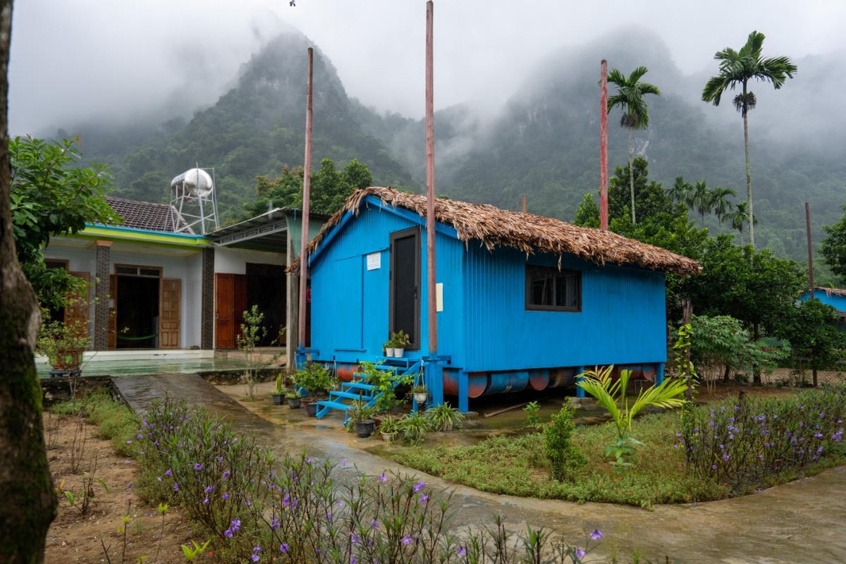 Những homestay sống chung với lũ phục vụ du lịch ở Tân Hoá.
