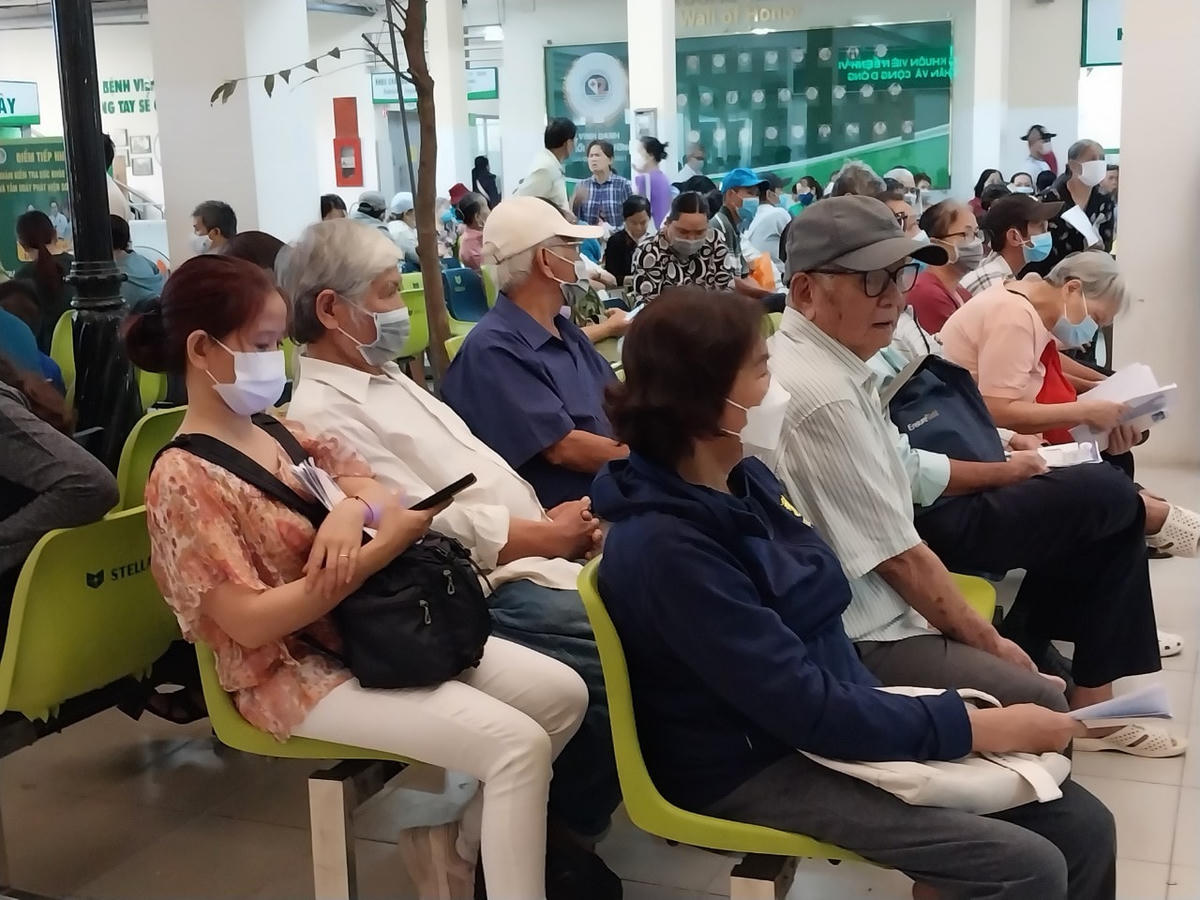 Nhiều bệnh viện tuyến quận - huyện trên địa bàn TP HCM thay đổi cách tiếp nhận bệnh sao cho nhanh chóng nhất có thể.