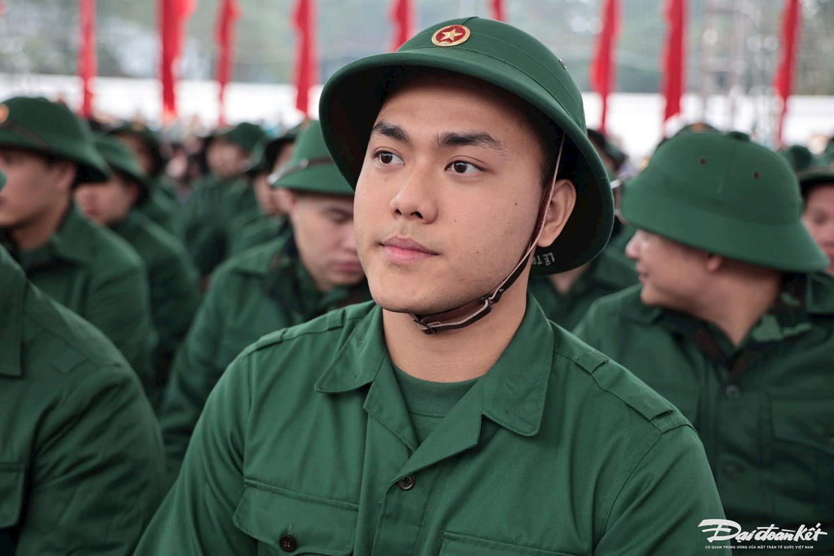 Hình ảnh tân binh lên đường nhập ngũ