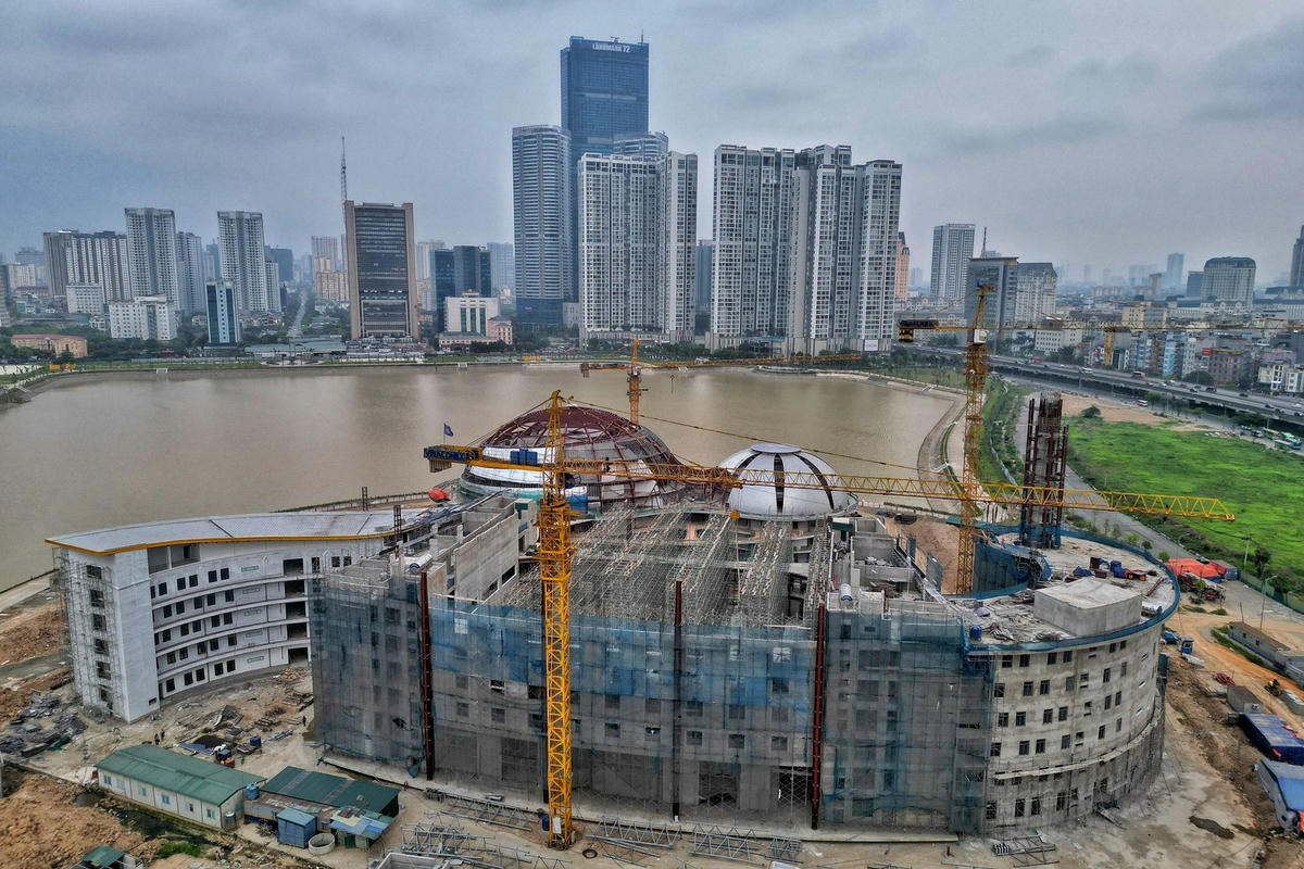 Ông Nguyễn Văn Phong, Phó Bí thư Thành ủy Hà Nội, đề nghị cần tính toán phương án tích hợp không gian cảnh quan Công viên hồ điều hòa và mở rộng quảng trường để có thể tổ chức các sự kiện lớn của thành phố.
