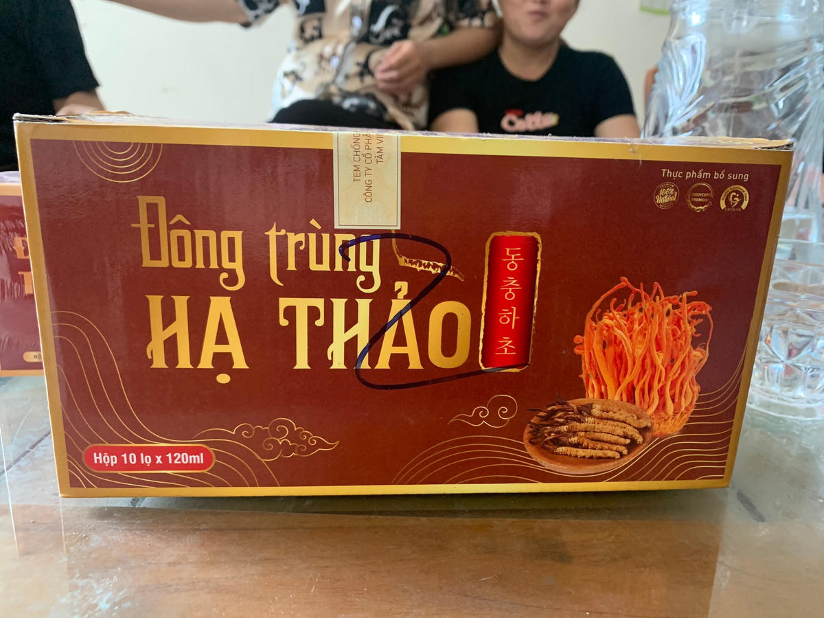Hộp Đông Trùng Hạ Thảo được bán với giá 2,5 triệu đồng.