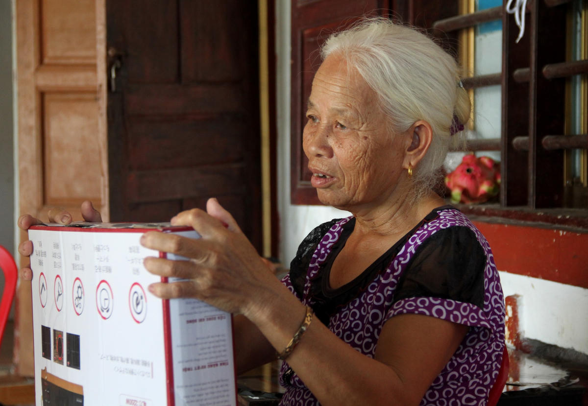 "Tôi có thể mua hàng nếu như đúng giá và đảm bảo chất lượng. Chương trình mua hàng kèm theo lời tri ân là lừa đảo bởi sản phẩm họ bán ra giá cao gấp 2-3 lần thị trường", bà Ngọ nói.