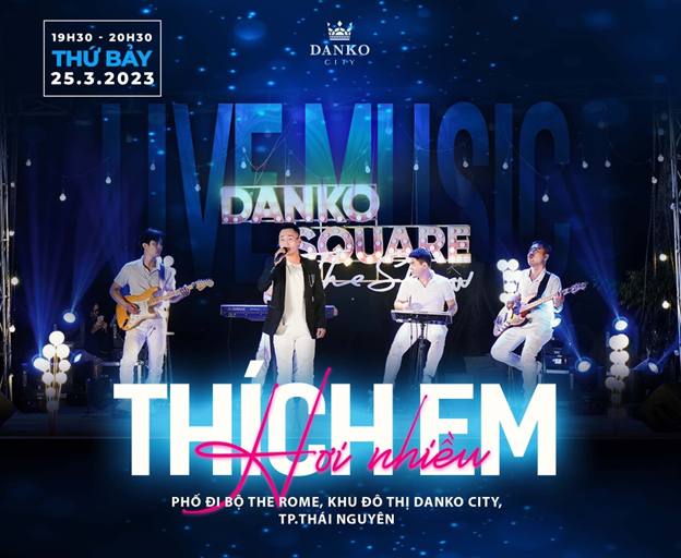 Chương trình âm nhạc diễn tại tại phố đi bộ Danko Square ngày cuối tuần.