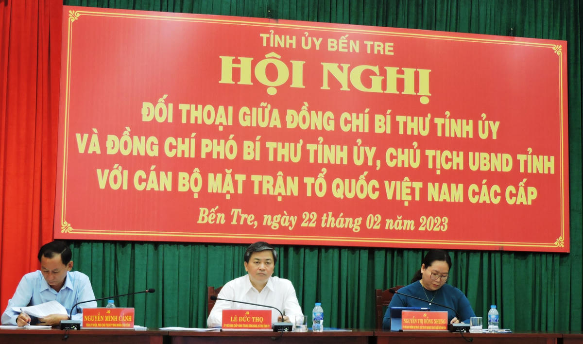 Buổi đối thoại giữa lãnh đạo tỉnh và cán bộ Mặt trận ở Bến Tre.