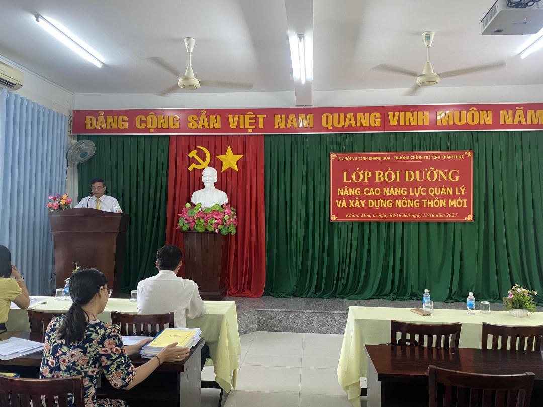 Quang cảnh lớp tập huấn bồi dưỡng nâng cao năng lực quản lý và xây dựng NTM.