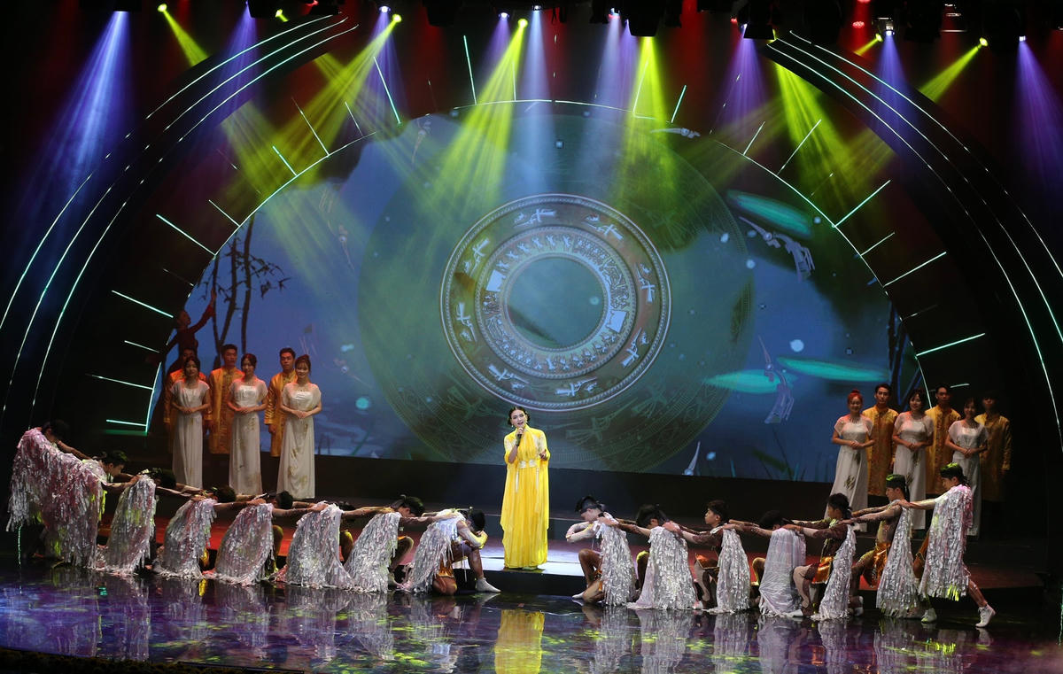 Tiết mục nổi bật trong chương trình. Ảnh: Trần Huấn. 