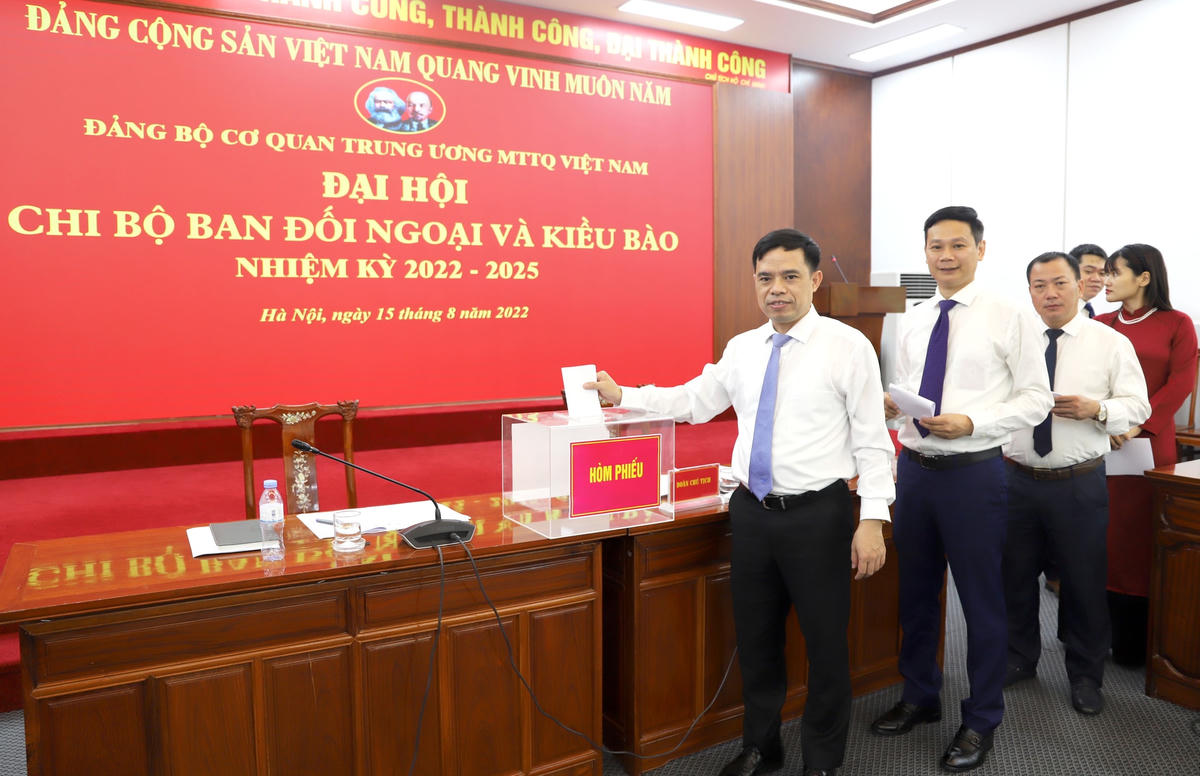 Xây dựng chi bộ vững mạnh, chuyên nghiệp trong công tác Đối ngoại và Kiều bào