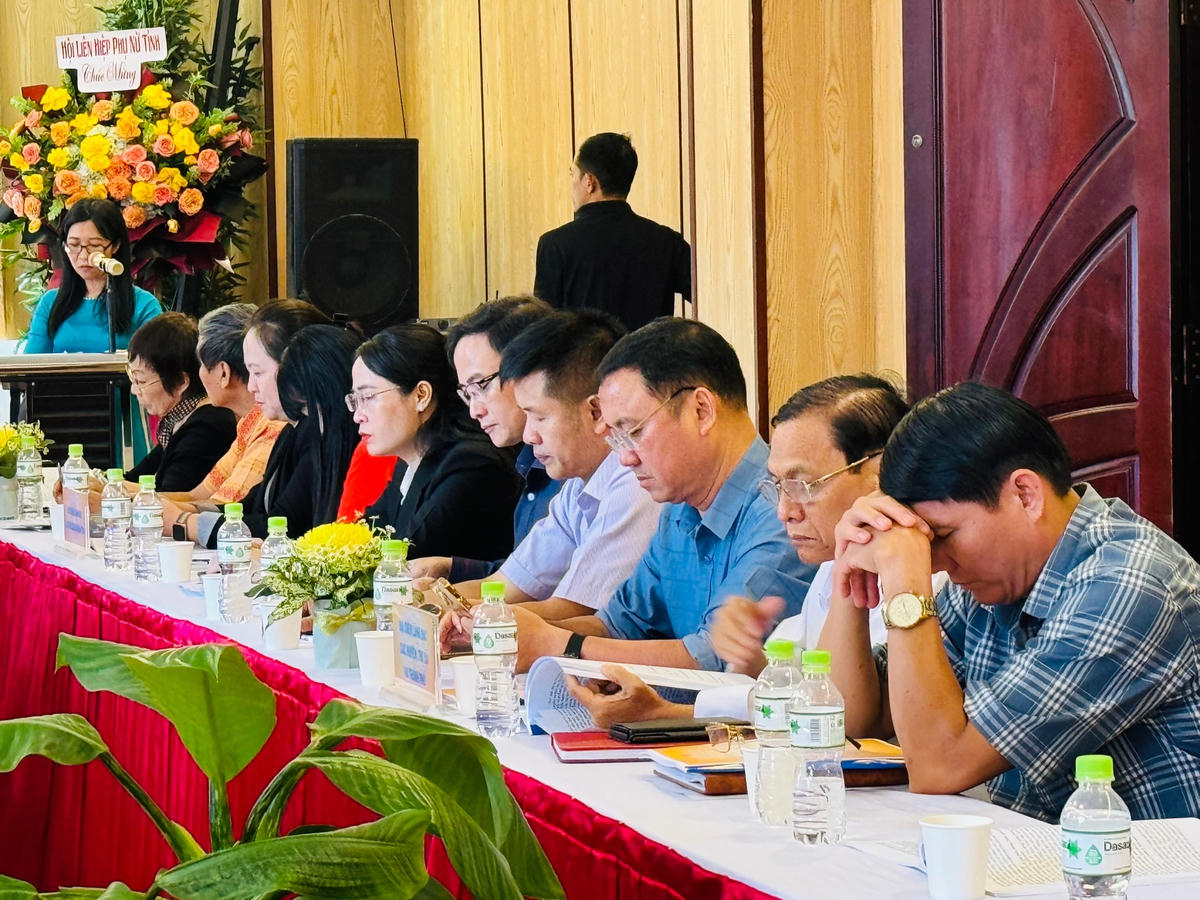 Các đại biểu về dự.