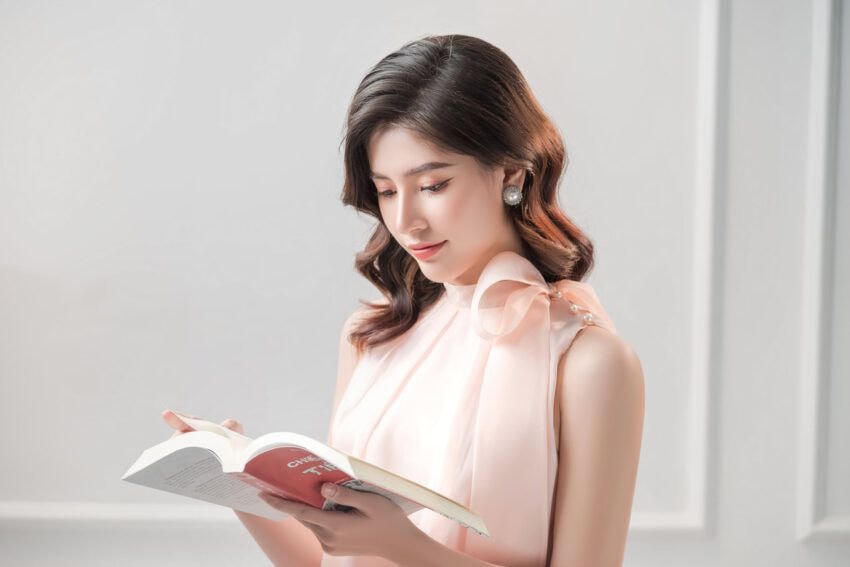 Thí sinh Thu Uyên ấp úng với phần thuyết trình. Cô mong mình sẽ trở thành đại diện cho trí tuệ và nhan sắc của phụ nữ trong thời đại số.