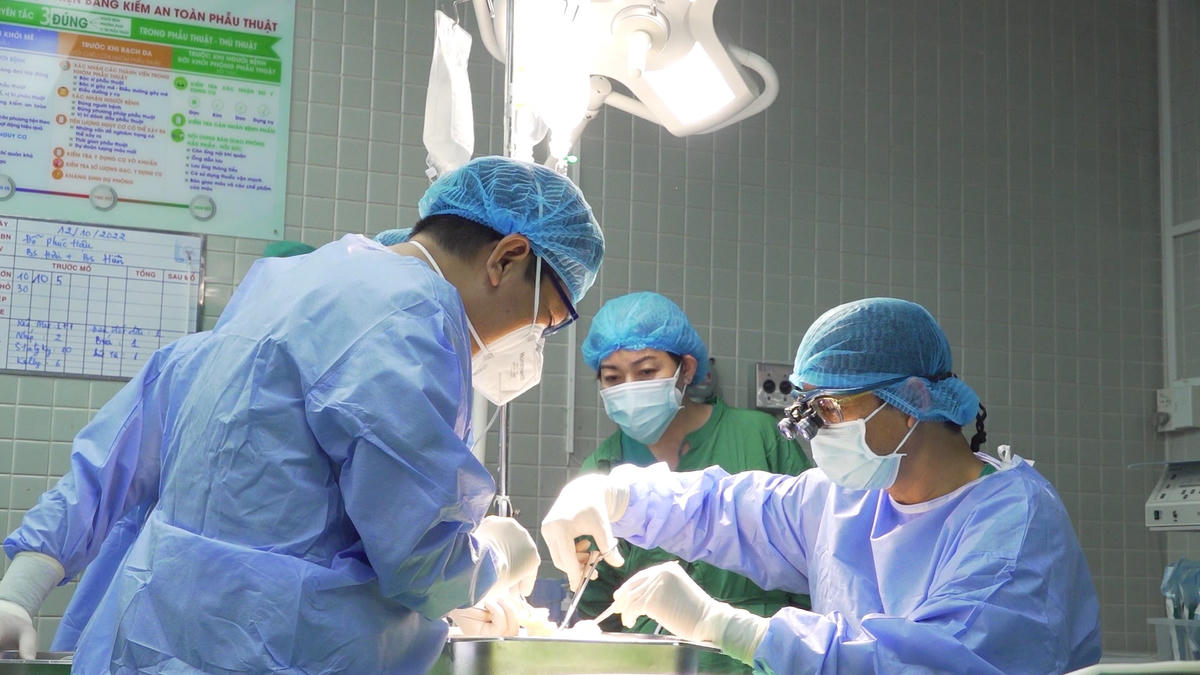 Phẫu thuật ghép tạng cho bệnh nhân mắc bệnh hiểm nghèo.