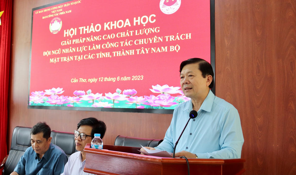 Phó Chủ tịch UBTƯ MTTQ Việt Nam Nguyễn Hữu Dũng.  