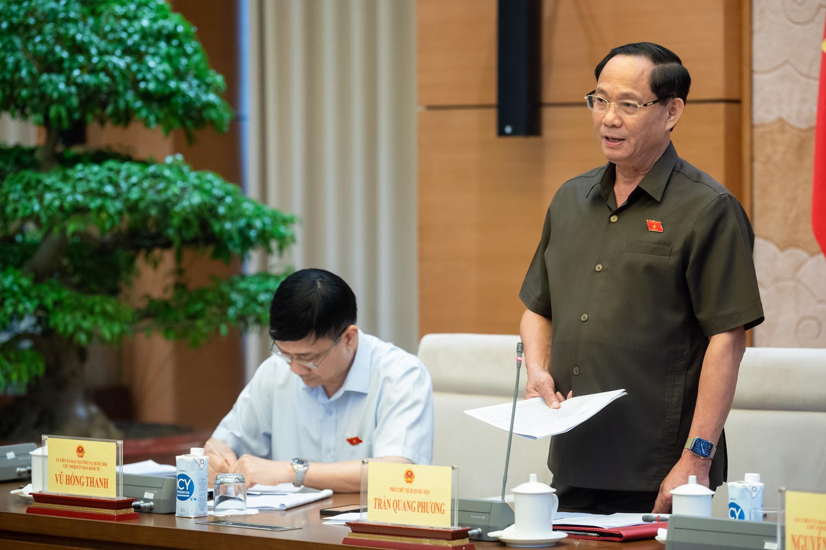 Phó Chủ tịch Quốc hội Trần Quang Phương phát biểu tại cuộc làm việc.