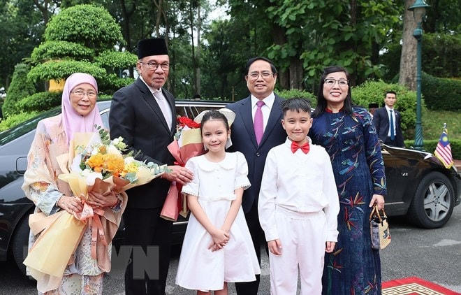 Thủ tướng Phạm Minh Chính đón Thủ tướng Malaysia thăm chính thức Việt Nam 